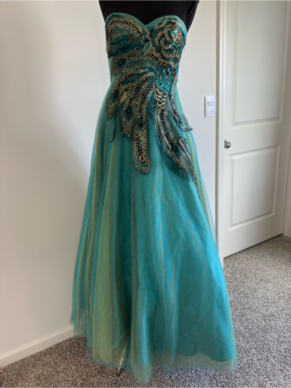 Dave & Johnny Y2K Peacock Gown 5/6 Embroidered Sequin Fairy Prom Formal Dress